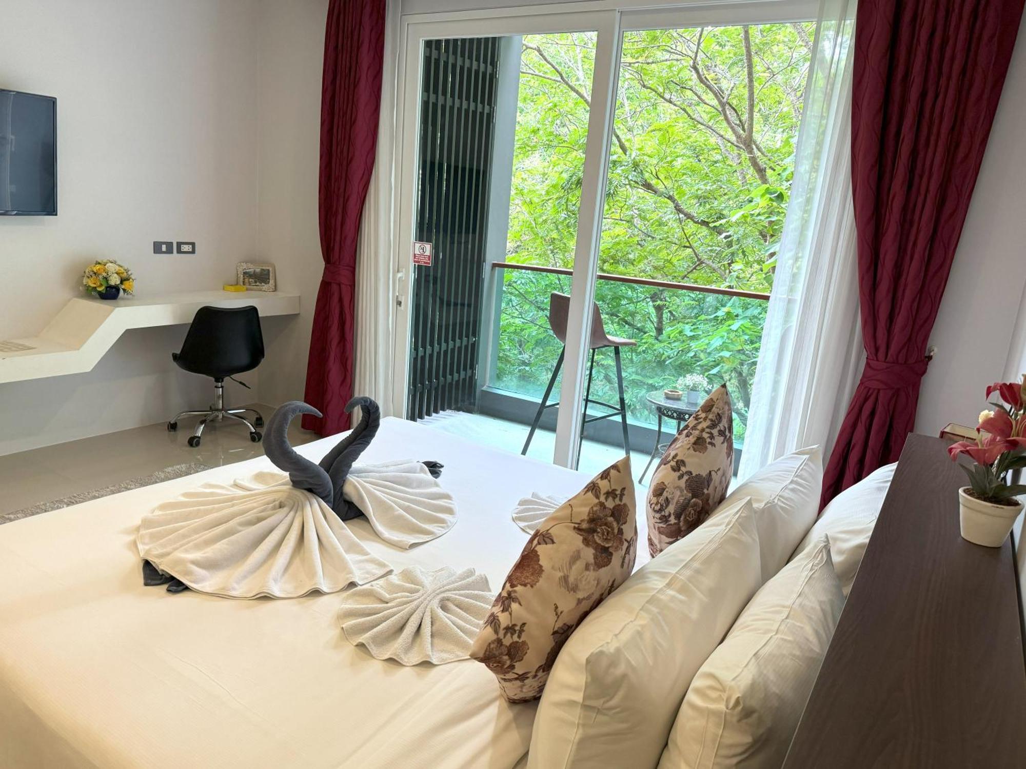 Private Apartment At Emerald Terrace Patong Buitenkant foto